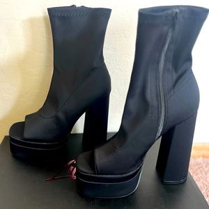 Black size 10 platform heels